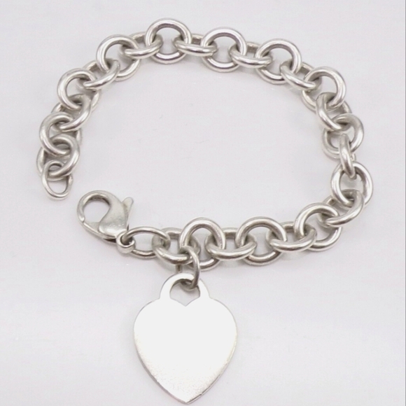 GUESS G Logo Heart Link Bracelet - Picture 3 of 3
